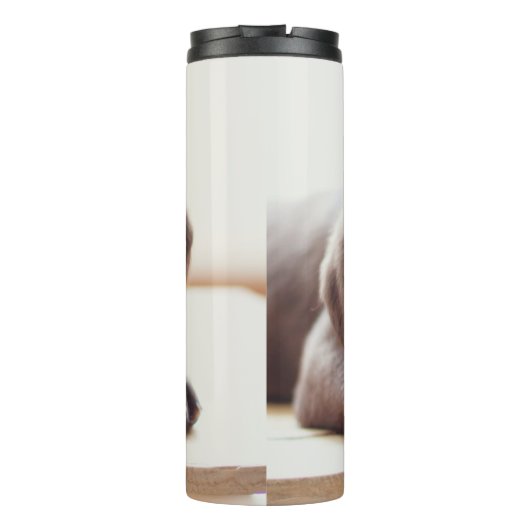 Chocolade Labrador Puppy met Speelgoed Duck Thermosbeker (Achterkant)