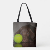 chocolade labrador puppy met tennisbal tote bag (Achterkant)