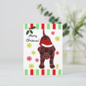 Chocolade Labrador Puppy & Santa Hoed Kerstmis Feestdagenkaart (Staand voorkant)