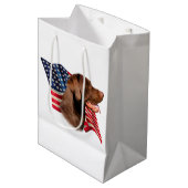 Chocolade Labrador Retriever Amerikaanse vlag Medium Cadeauzakje (Voorkant Gekanteld)