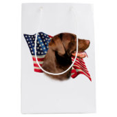 Chocolade Labrador Retriever Amerikaanse vlag Medium Cadeauzakje (Voorkant)