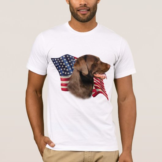 Chocolade Labrador Retriever Amerikaanse vlag T-shirt (Voorkant)