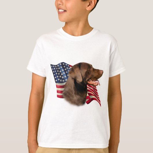 Chocolade Labrador Retriever Amerikaanse vlag T-shirt (Voorkant)
