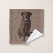 Chocolade Labrador Retriever Dog Sitting Bad Handdoek (Wasdoekje)