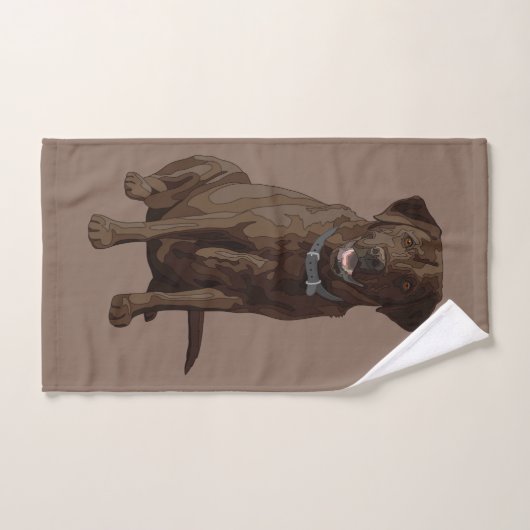 Chocolade Labrador Retriever Dog Sitting Bad Handdoek (Handdoek)