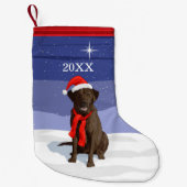 Chocolade Labrador Retriever Santa Hat & Scarf Kleine Kerstsok (Voorkant)