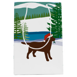 Chocolade Labrador Uitzicht voor kerstwinter Medium Cadeauzakje