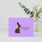 Chocolade paashaas met houding feestdagenkaart (Staand voorkant)