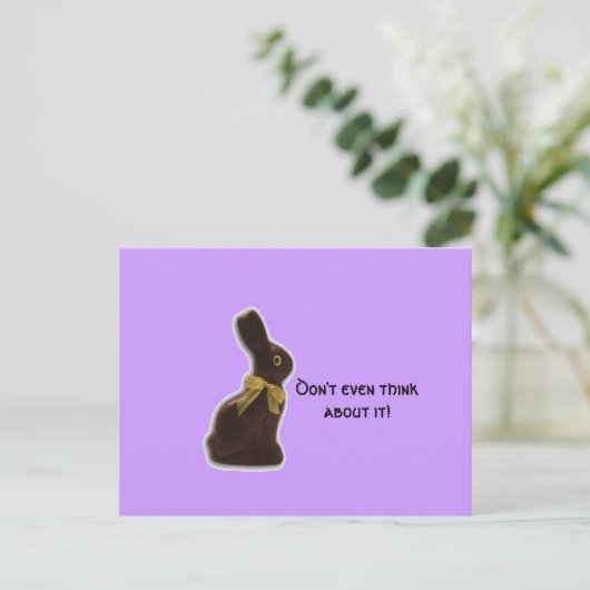 Chocolade paashaas met houding feestdagenkaart (Staand voorkant)