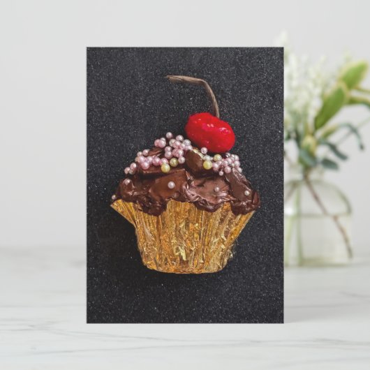 Chocolade parel cupcake feestdagenkaart (Staand voorkant)