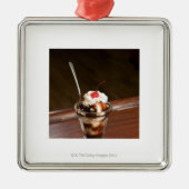 Chocolade sundae metalen ornament (Voorkant)