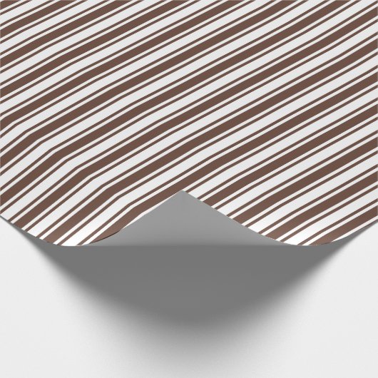 Chocoladebruine en witte snoepjes strepen cadeaupapier (Hoek)