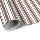 Chocoladebruine en witte snoepjes strepen cadeaupapier (Rol Hoek)