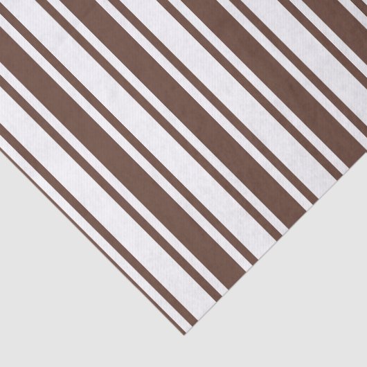 Chocoladebruine en witte snoepjes strepen tissuepapier (Detail)