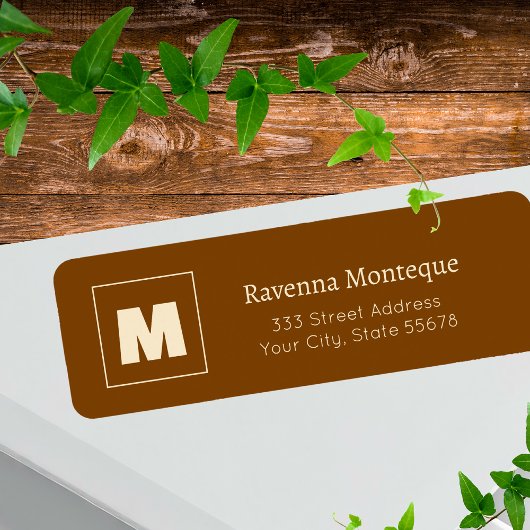 Chocoladebruine gepersonaliseerde monogram letter etiket