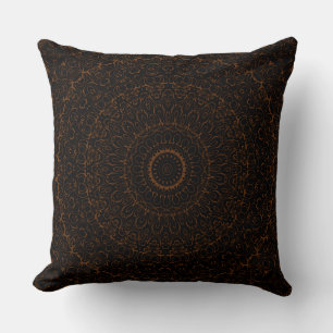 Chocoladebruine Mandala met Ingewikkelde Symmetrie Kussen