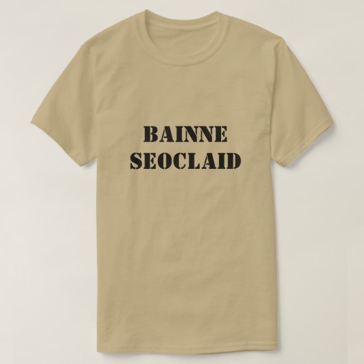 Chocolademelk in Schotse Gaelic Bainne Seoclaid T-shirt (Design voorkant)