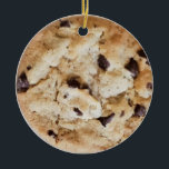 Chocolate Chip Cookie Romantic Kerstmis Keramisch Ornament<br><div class="desc">Cute chocolade chip koekje pun. Pas de rug met uw eigen aangepast bericht aan.</div>