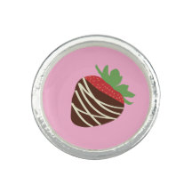 Chocolate-Covered Strawberry Ring