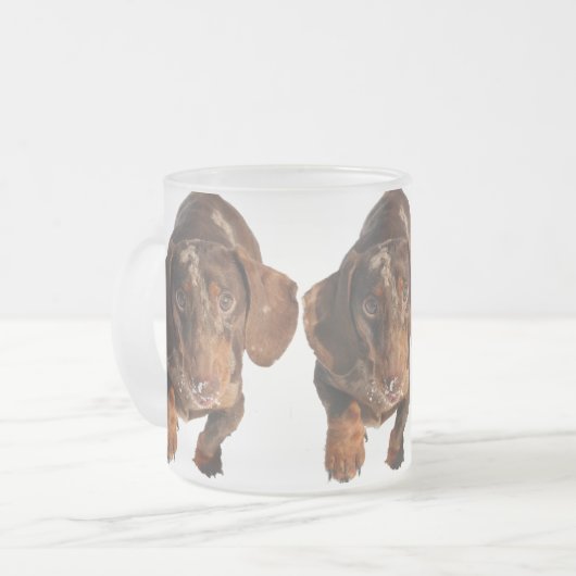 Chocolate Dapple Dachshund Frosted Mok (Voorkant links)