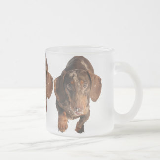 Chocolate Dapple Dachshund Frosted Mok