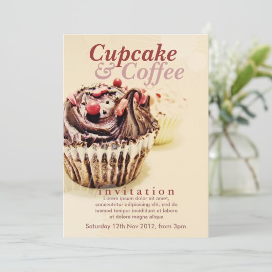 Chocolate Fudge Cupcake Uitnodiging (Staand voorkant)