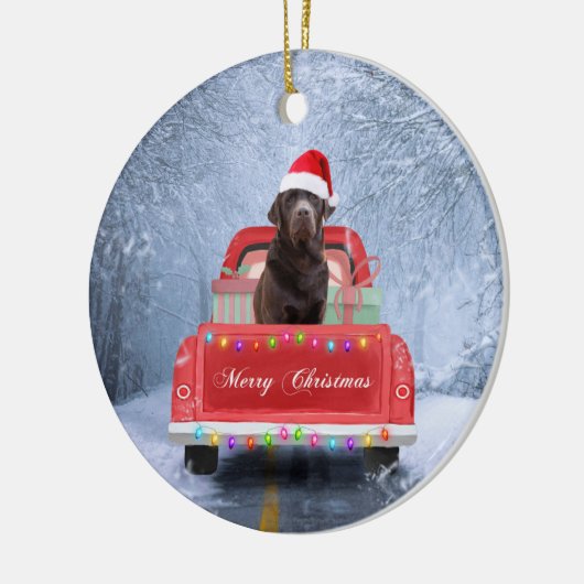 Chocolate Labrador Dog in sneeuwkerst Keramisch Ornament (Links)