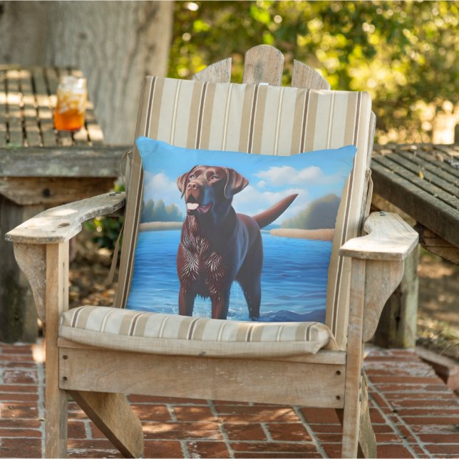 Chocolate Labrador en Blue Lake Buitenkussen (Stoel)