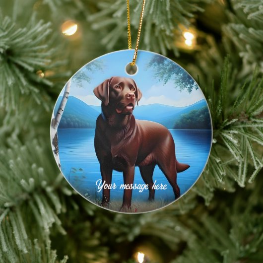 Chocolate Labrador en Blue Lake Keramisch Ornament (Boom)