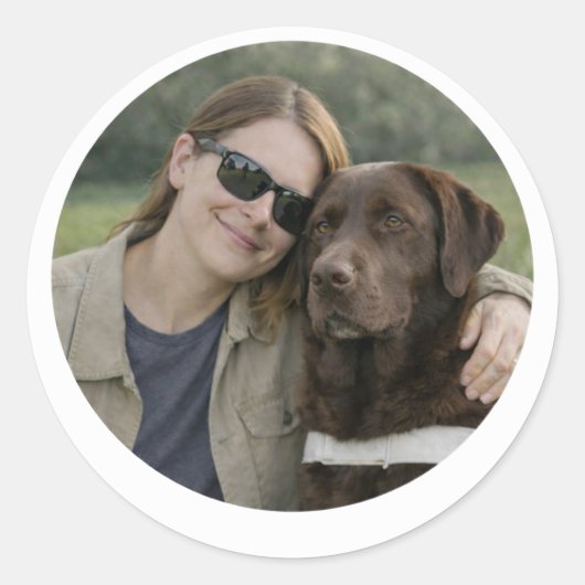 Chocolate Labrador Guide Dog Partnership – Woman  Ronde Sticker (Voorkant)