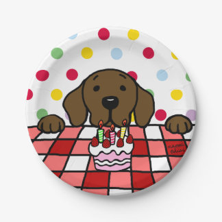Chocolate Labrador kijkt naar je verjaardag Papieren Bordje