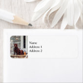 Chocolate Labrador op Porch Etiket (Insitu)