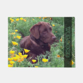 Chocolate Labrador Retriever Dog in Oranje papaver Deurmat (Voorkant)