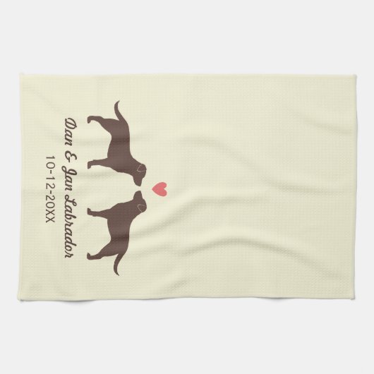 Chocolate Labrador Retrievers met hart en tekst Theedoek (Horizontaal)