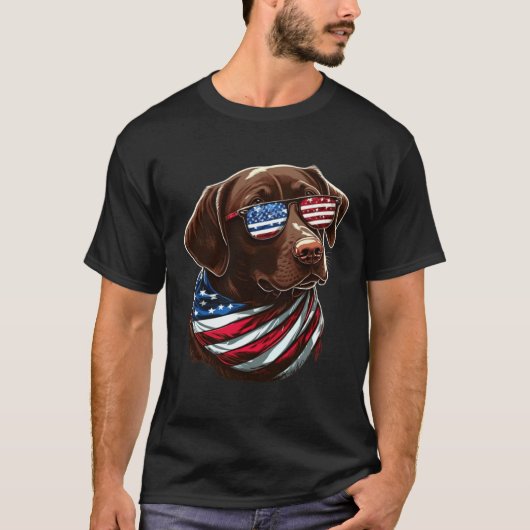 Chocolate Labrador With USA Sunglasses And Flag T-shirt (Voorkant)