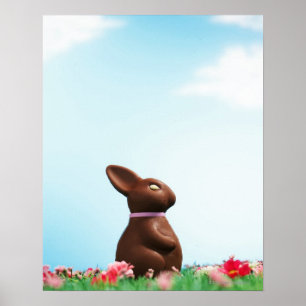Chocolate Paasbunny tussen bloemen in gras, Poster