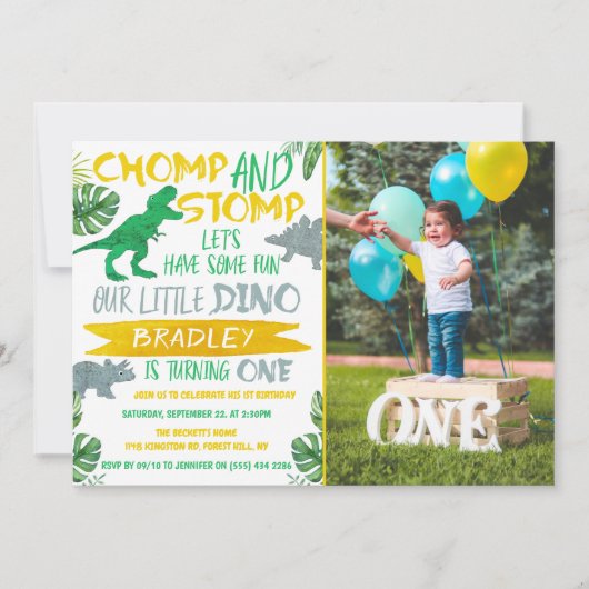 Chomp & Stomp! Dinosaur Boys 1e verjaardagsfoto Kaart (Voorkant)