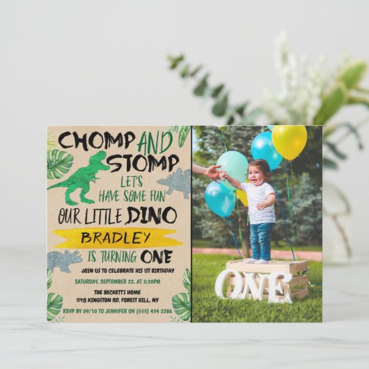 Chomp & Stomp! Dinosaur Boys 1st geboortedag foto Kaart (Staand voorkant)