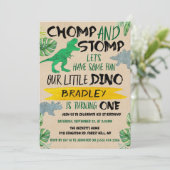 Chomp & Stomp! Dinosaur Boys 1st verjaardag Kaart (Staand voorkant)