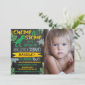 Chomp & Stomp! Dinosaur Boys 2e verjaardag Foto Kaart (Staand voorkant)