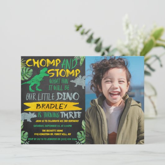 Chomp & Stomp! Dinosaur Boys 3rd Birthday Foto Kaart (Staand voorkant)