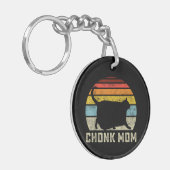 Chonk Kat Moeder Schaal Meme Grappige Retro Stijl Sleutelhanger (Voorkant Links)