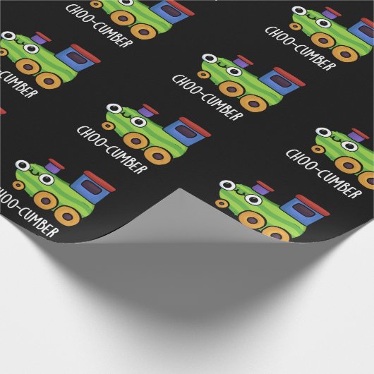 Choo-cumber Funny Cucumber Pun Dark BG Cadeaupapier (Hoek)