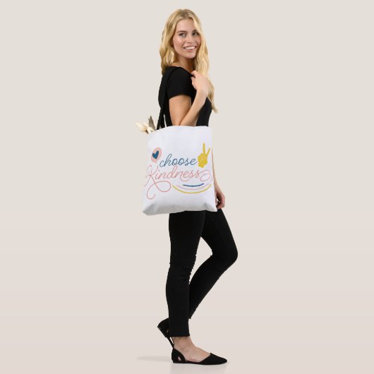 Choose Kindness Tote Bag (Op model)