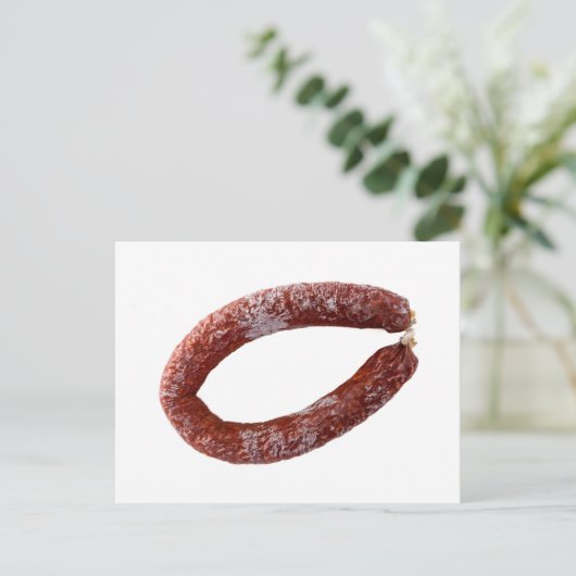 Chorizo-worst, geïsoleerd als gesneden briefkaart (Staand voorkant)