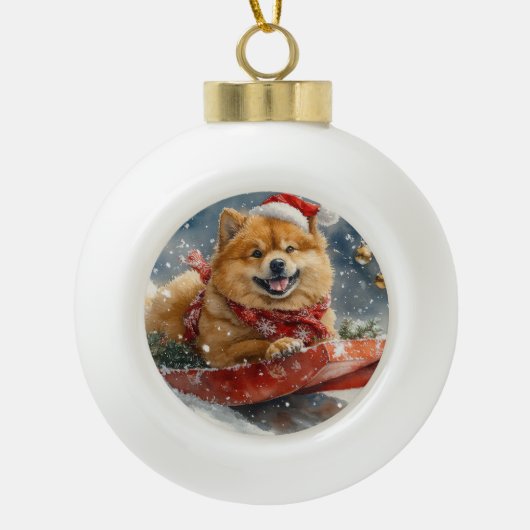 Chow Chow Dog in Sledge Laat het Sneeuw Kerstmis Keramische Bal Ornament (Voorkant)