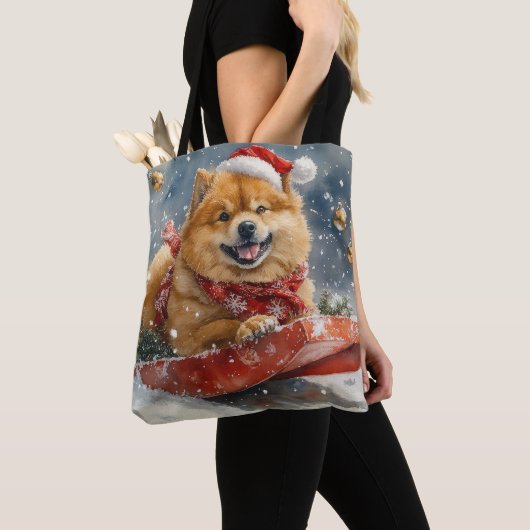 Chow Chow Dog in Sledge Laat het Sneeuw Kerstmis Tote Bag (Dichtbij)