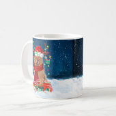 Chow Chow Dog in sneeuw met kerstcadeautjes Koffiemok (Voorkant links)