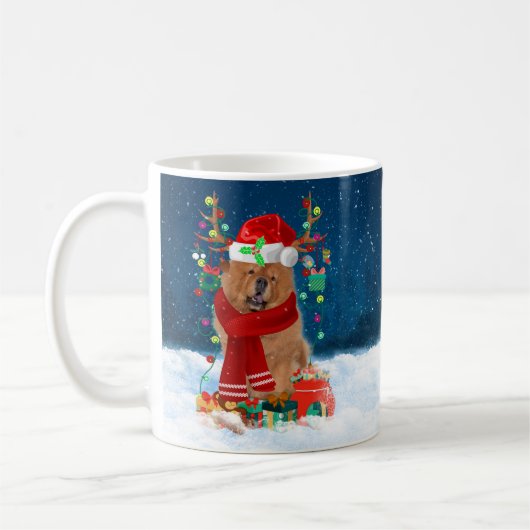 Chow Chow Dog in sneeuw met kerstcadeautjes Koffiemok (Links)