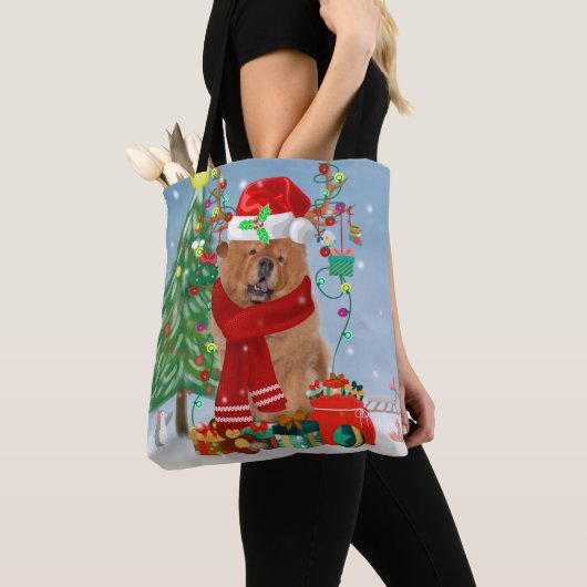Chow Chow Dog in sneeuw met kerstcadeautjes Tote Bag (Dichtbij)